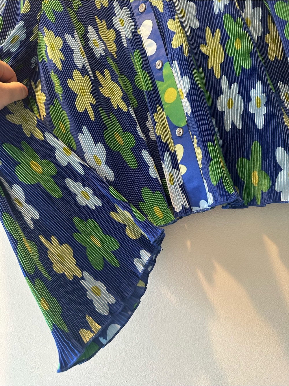 NWT SAMMY B Floral Pleated Button-Up Shirt size L— Blue, Green, Yellow - Picture 2 of 6